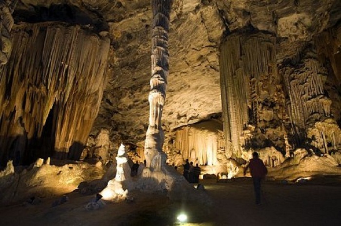 Explorer les grottes du Cango, un des trésors cachés